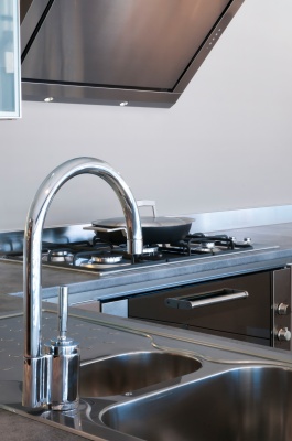 water-tap-and-sink_fyvzioad_400